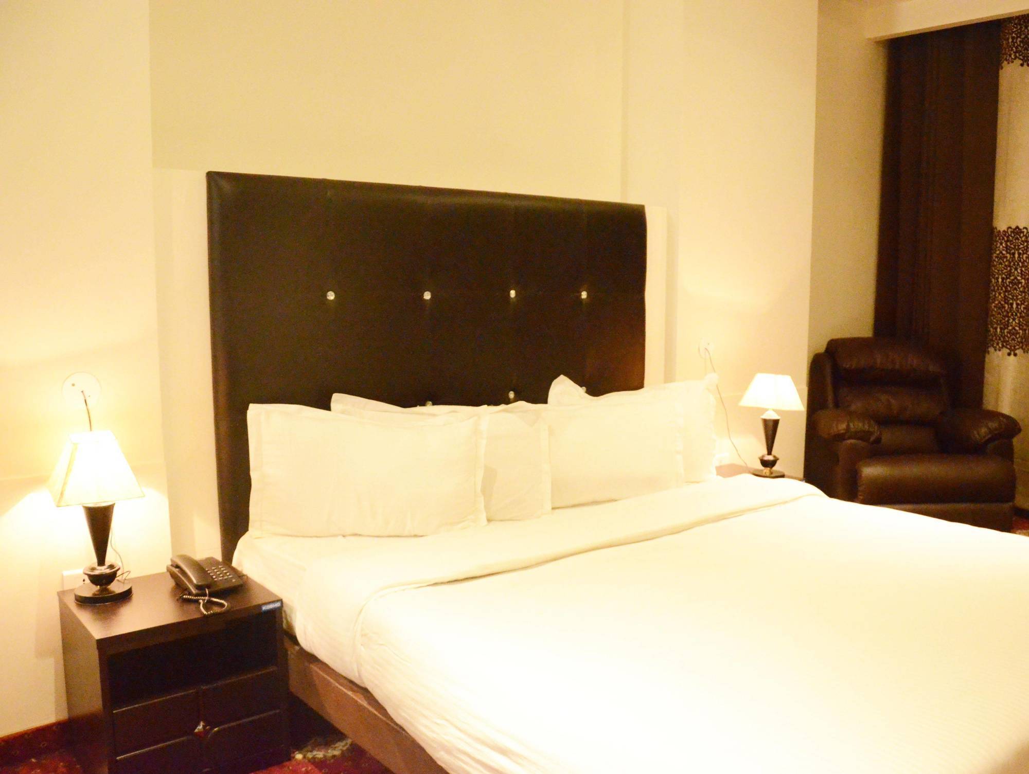 แฟบโฮเต็ล ออร์เบียน มอลล์ โรด Hotel อัมริตสา ภายนอก รูปภาพ