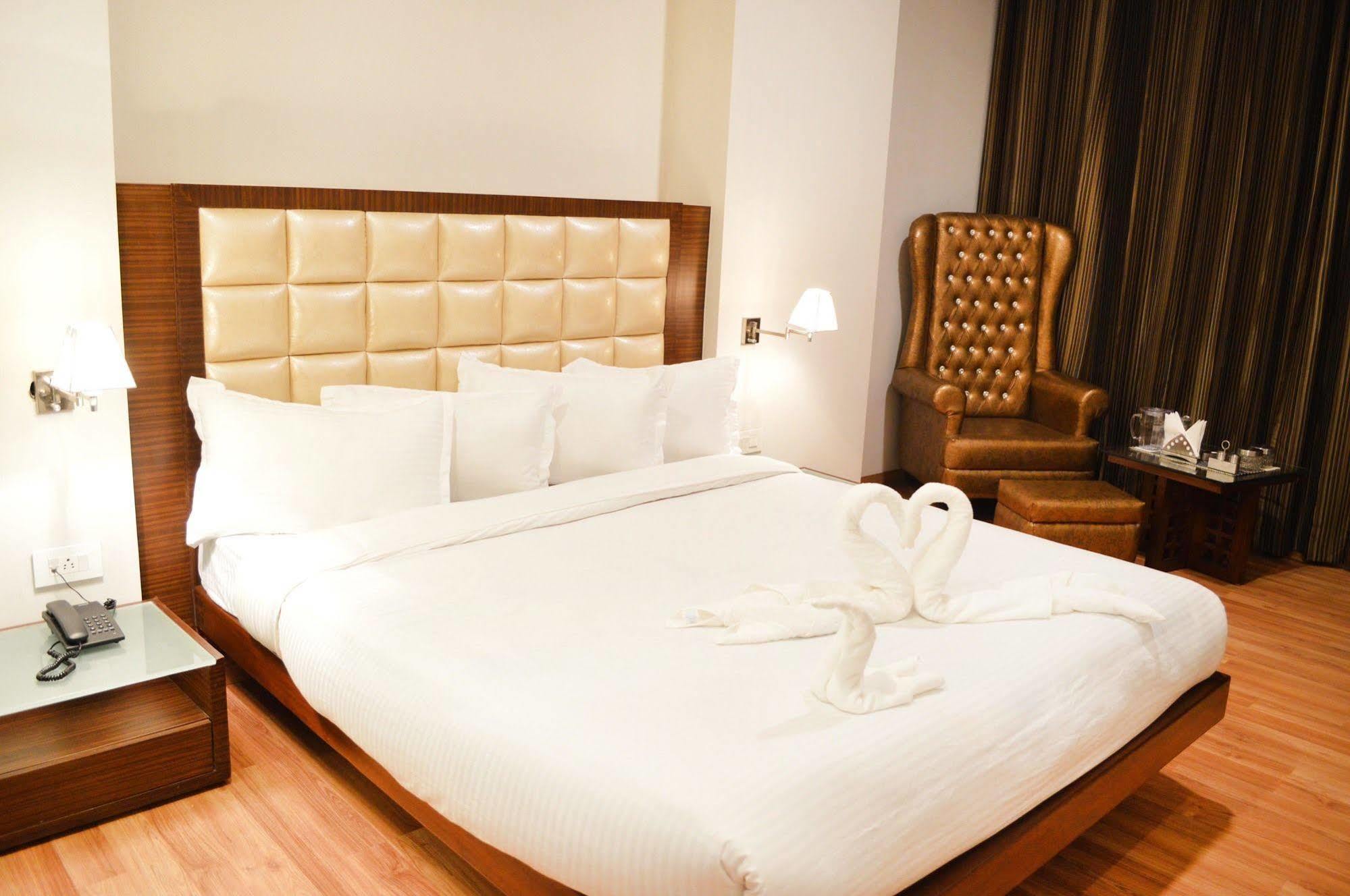 แฟบโฮเต็ล ออร์เบียน มอลล์ โรด Hotel อัมริตสา ภายนอก รูปภาพ