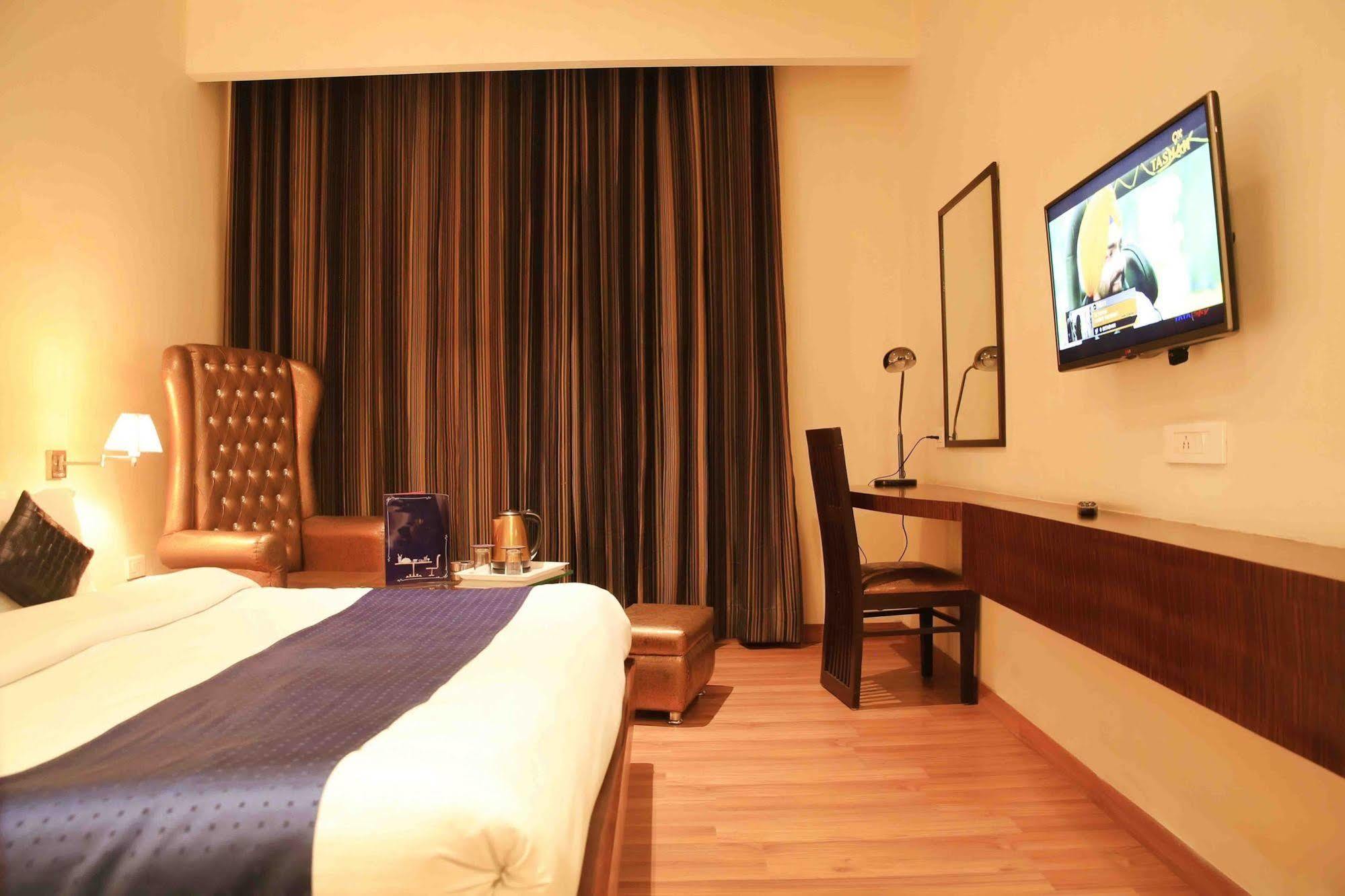แฟบโฮเต็ล ออร์เบียน มอลล์ โรด Hotel อัมริตสา ภายนอก รูปภาพ